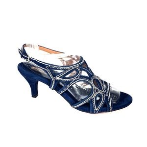 🦋 Blay Blue Suede w/ Gray Stitching Heels 🦋